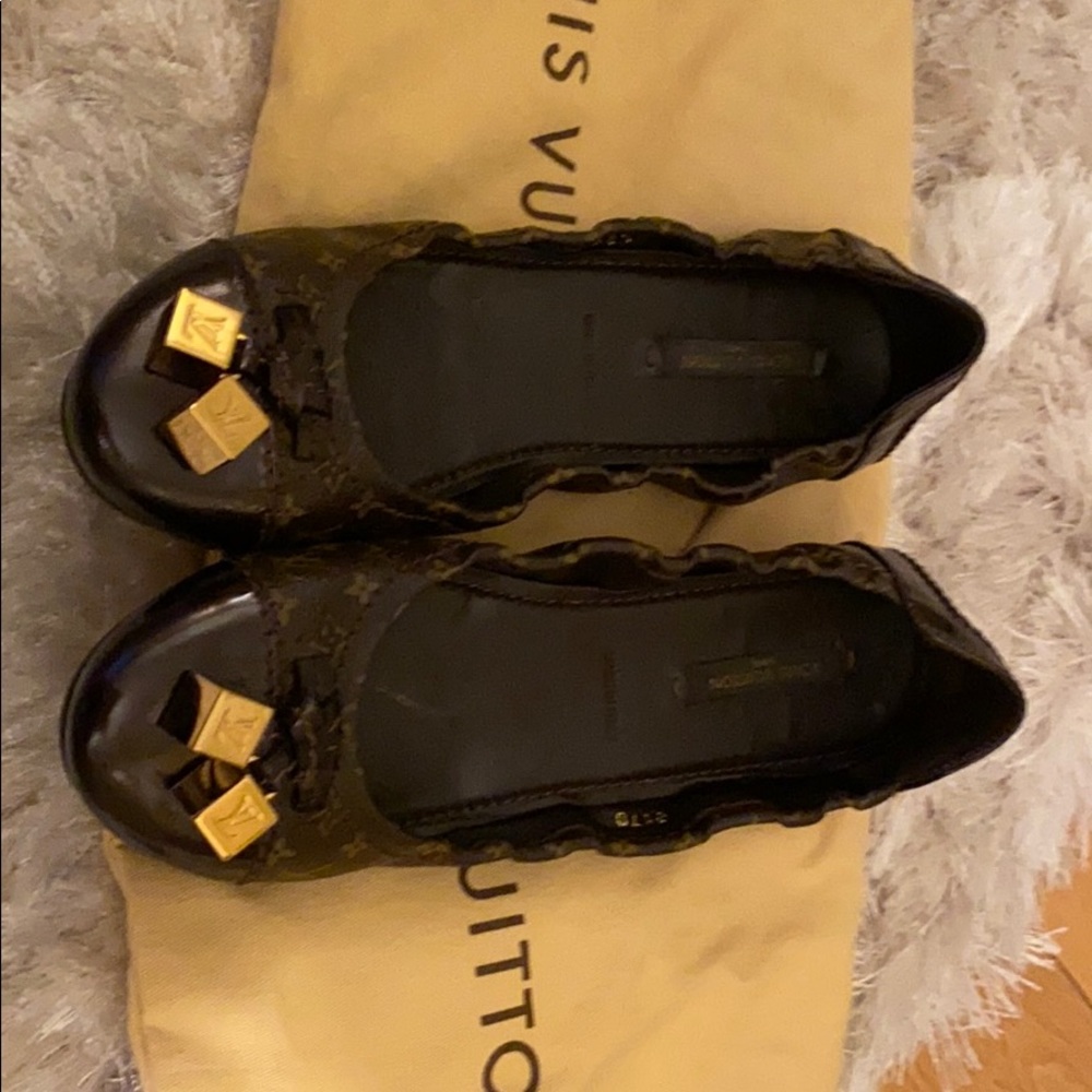 Pre owned Louis Vuitton Authentic flats